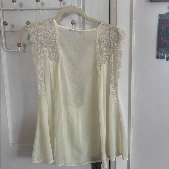 Flowy Lace Top - Picture 4 of 7